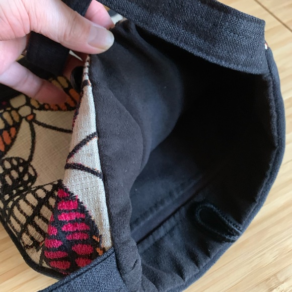 Cute crossbody purse NWOT 💐bundle and save💐 - Picture 2 of 3